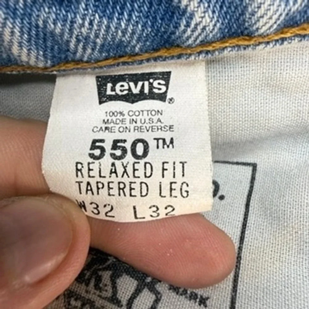 VTG Levis 550 Jeans Relaxed Fit 32x32 (FIT 31x31) Distressed Light Wash 90s USA